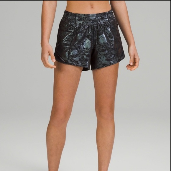 RARE LULULEMON HOTTY HOT SHORTS - Picture 5 of 5